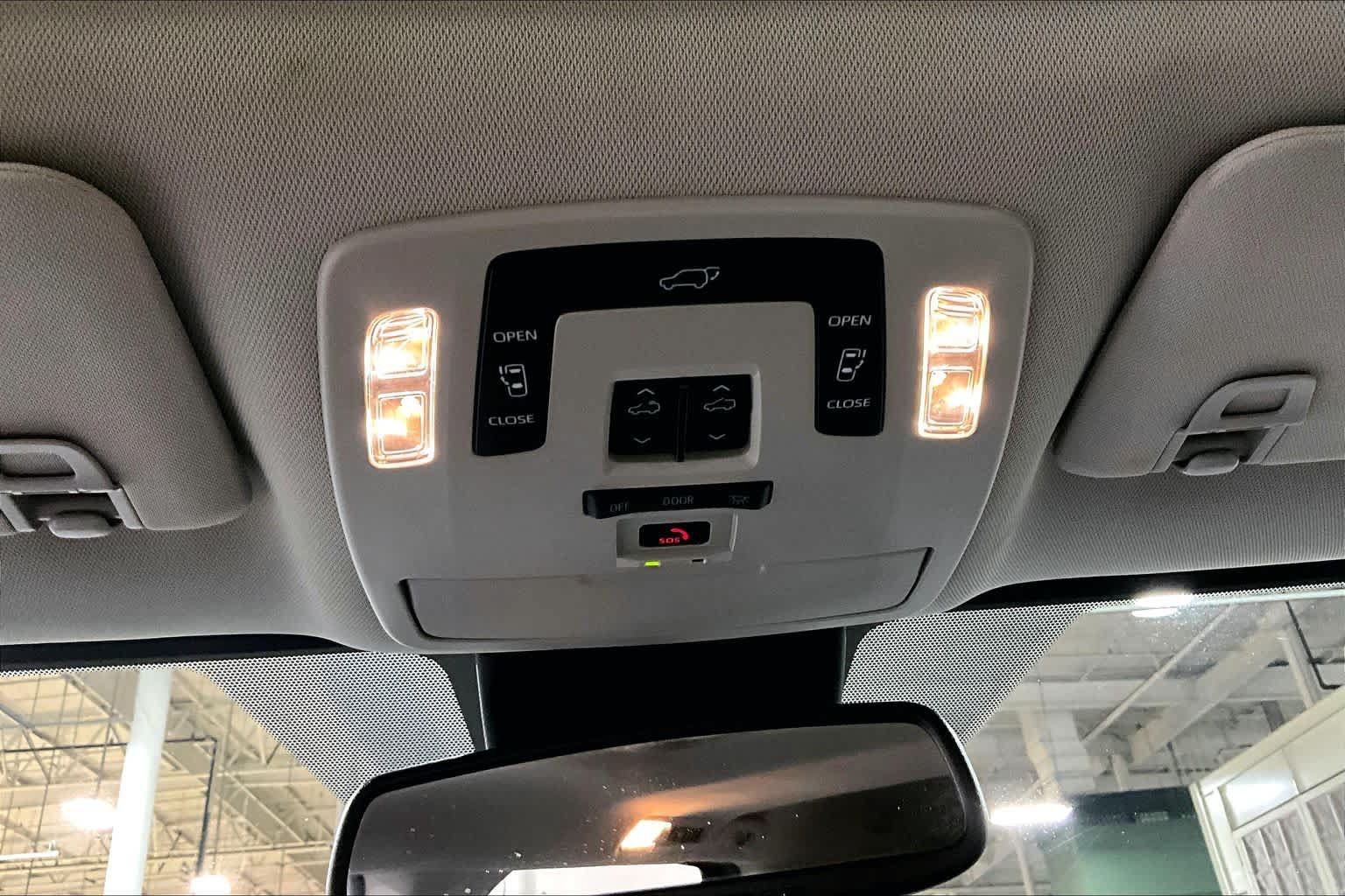 Used 2024 Toyota Sienna XLE FWD image 34
