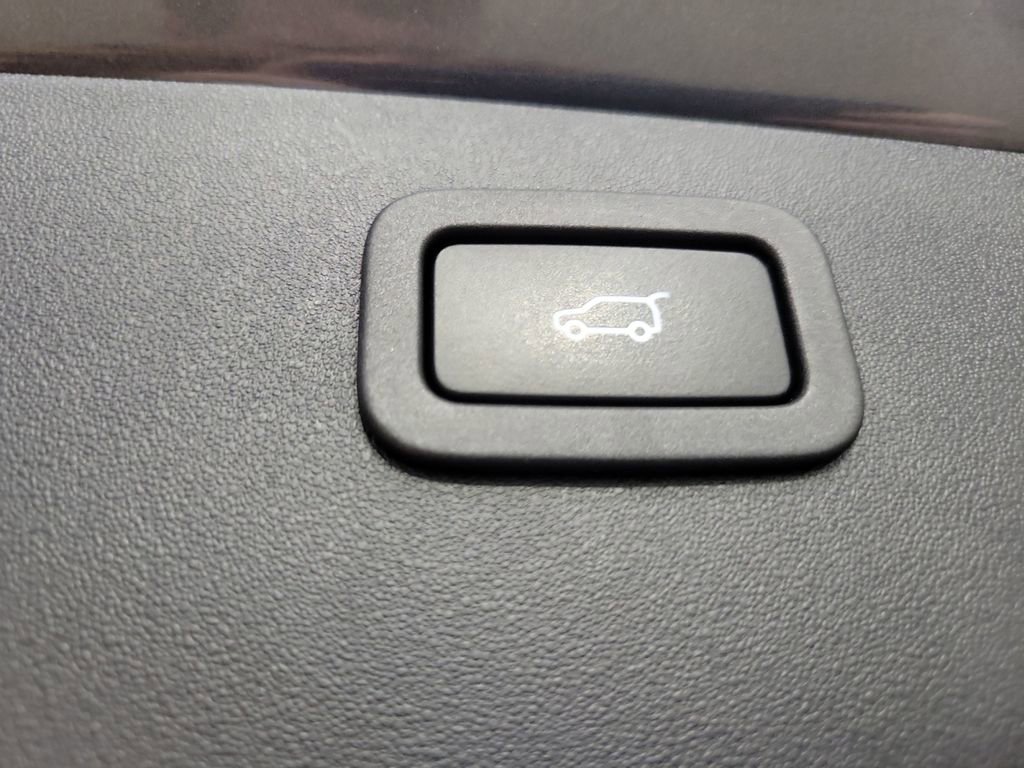 Used 2020 Jaguar E-PACE Checkered Flag image 29