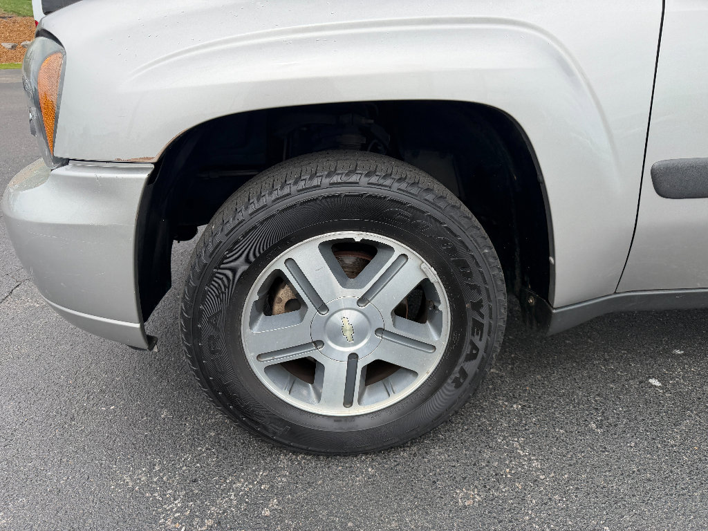 Used 2005 Chevrolet TrailBlazer LS w/ LS Preferred Equipment Group RWD image 9