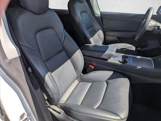 Used 2022 Tesla Model Y Long Range image 22