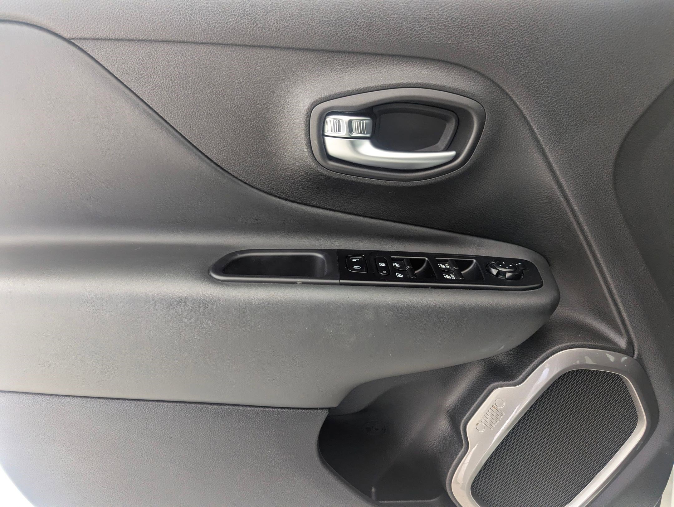 Used 2022 Jeep Renegade Limited image 13