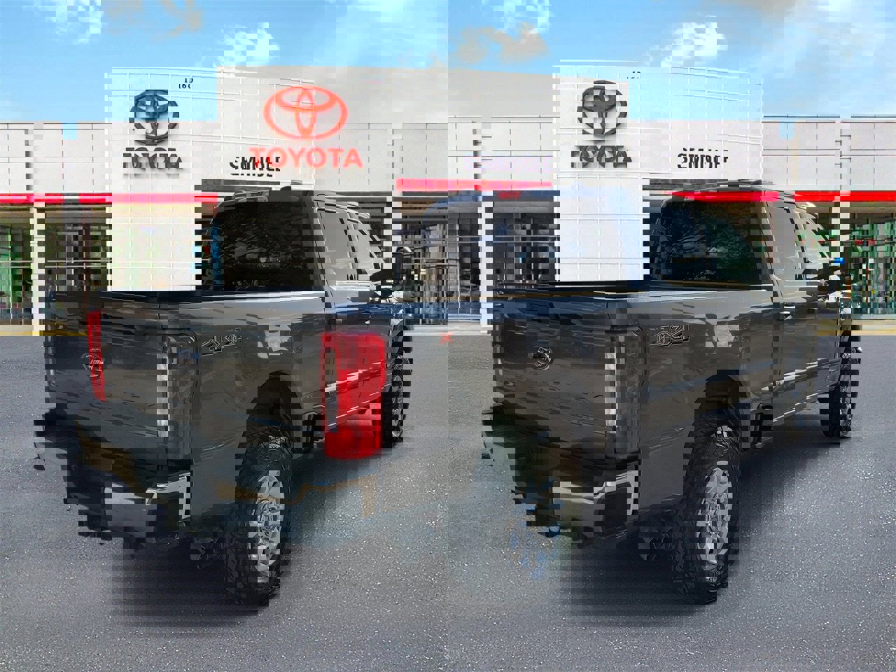 Used 2023 Ford F250 XLT image 3