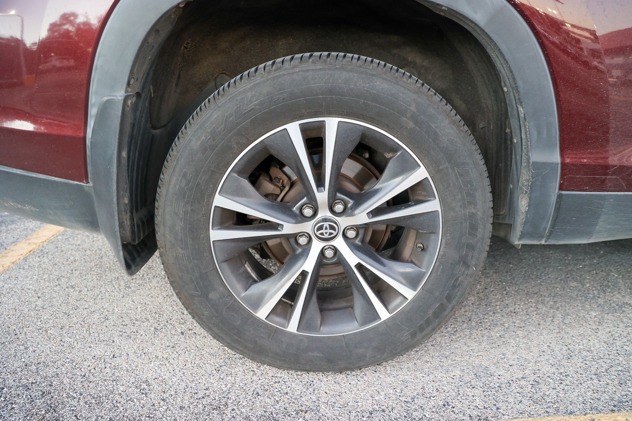 Used 2019 Toyota Highlander LE FWD image 12