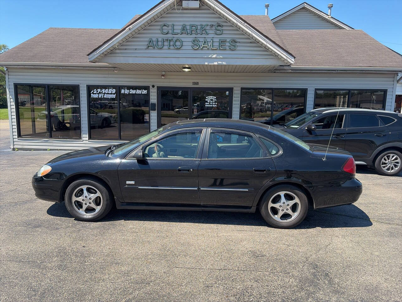 Used 2003 Ford Taurus SEL FWD image 1