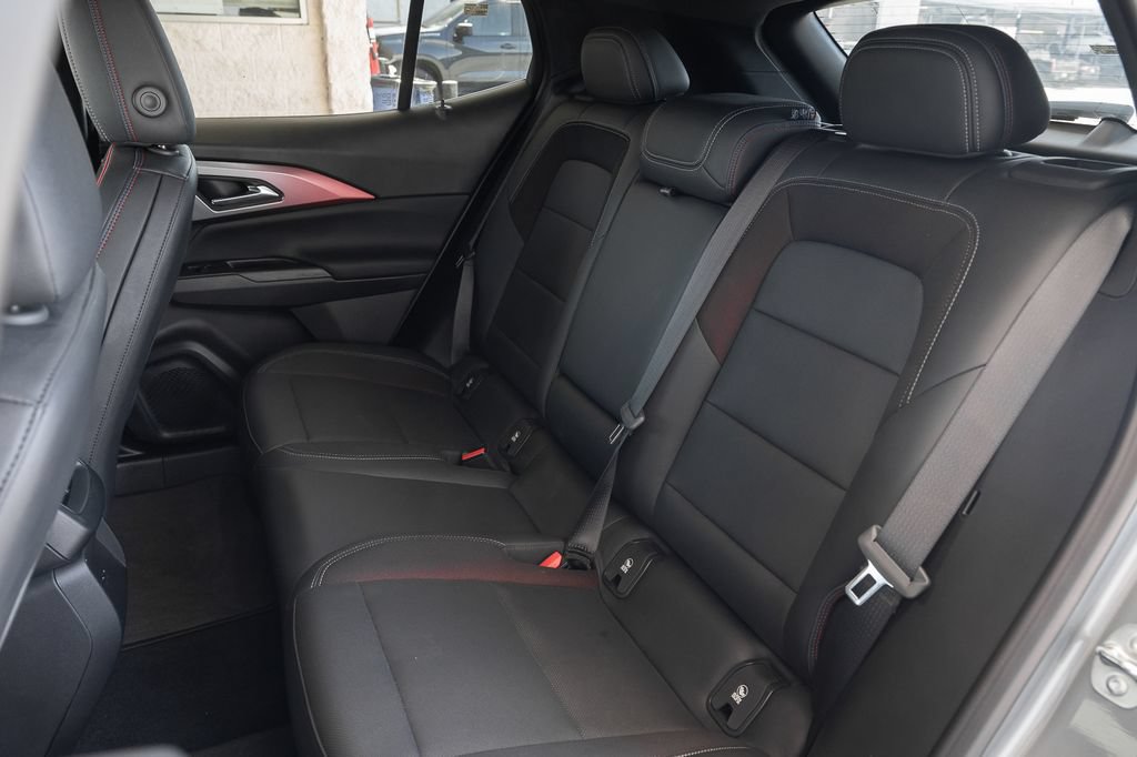 Used 2024 Chevrolet Equinox EV RS FWD image 32