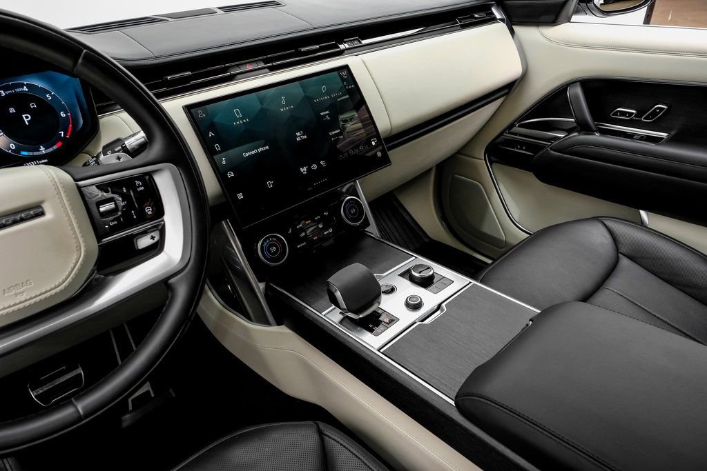 Used 2022 Land Rover Range Rover Long Wheelbase SE image 23