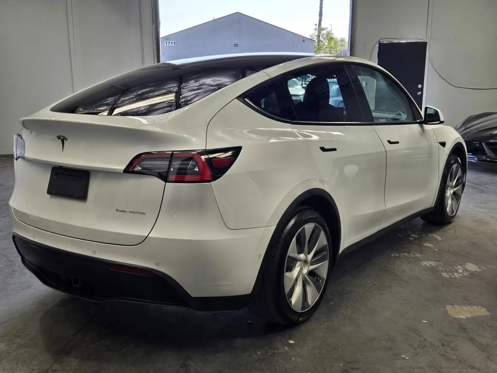 Used 2020 Tesla Model Y Long Range image 4