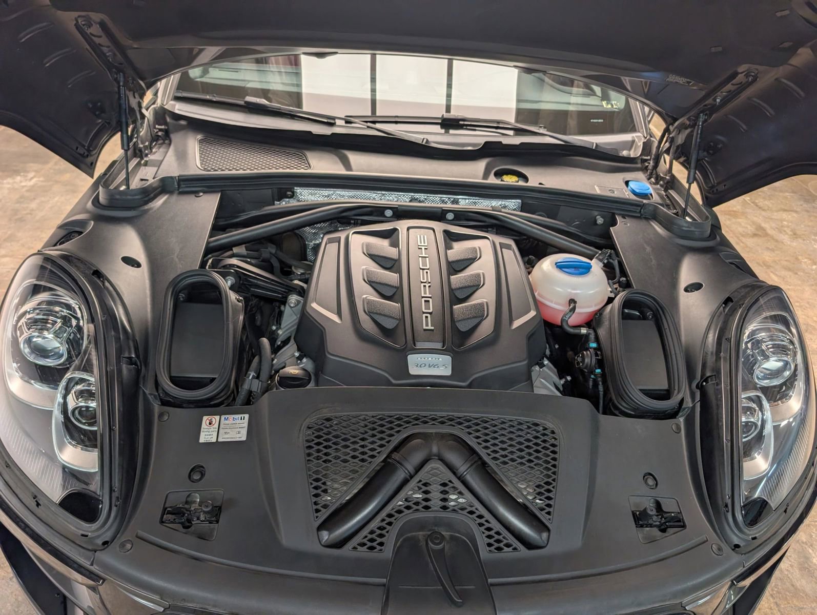 Used 2015 Porsche Macan S AWD/4WD image 28