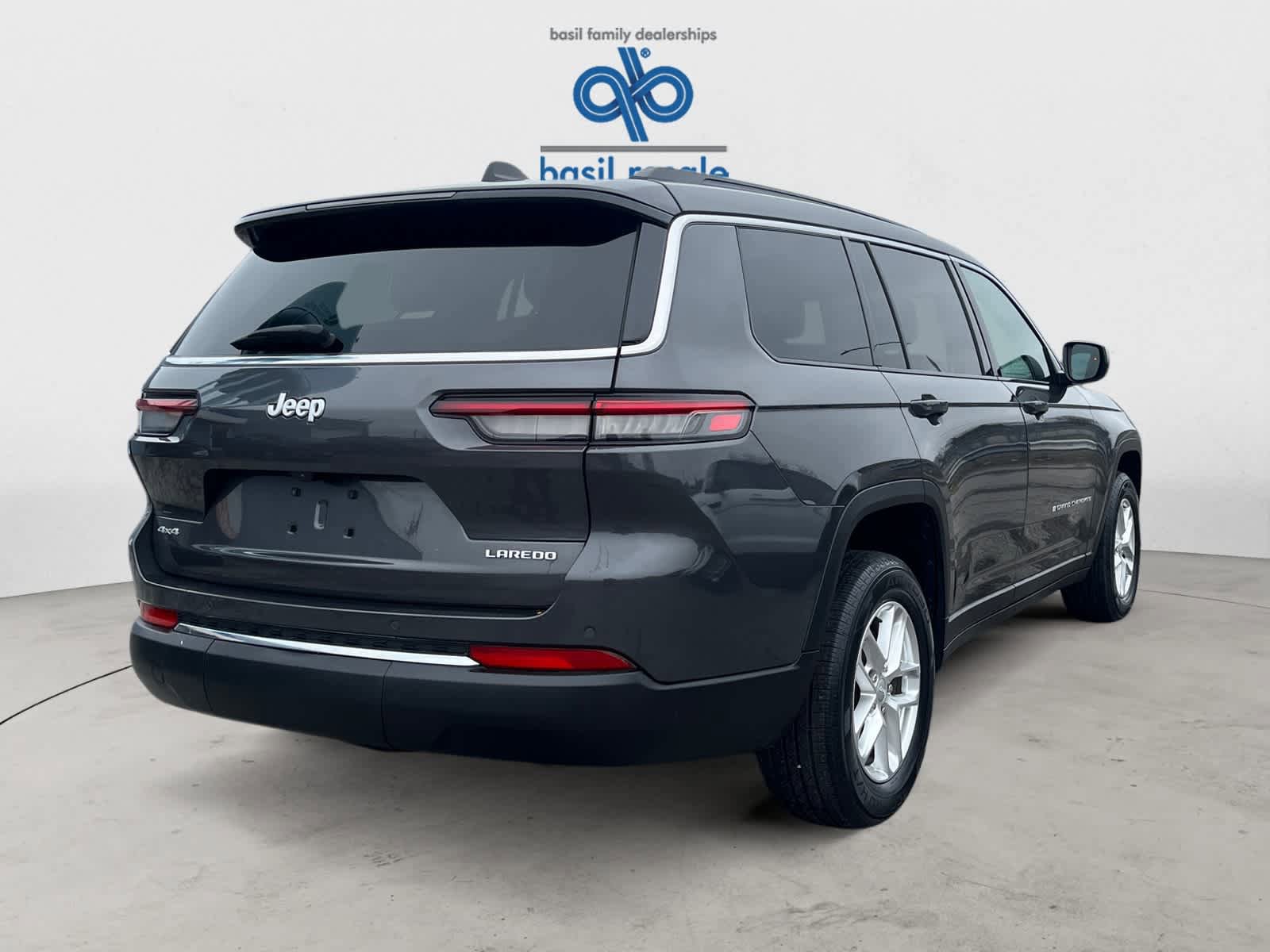 Used 2024 Jeep Grand Cherokee L Laredo w/ Luxury Tech Group I AWD/4WD image 6
