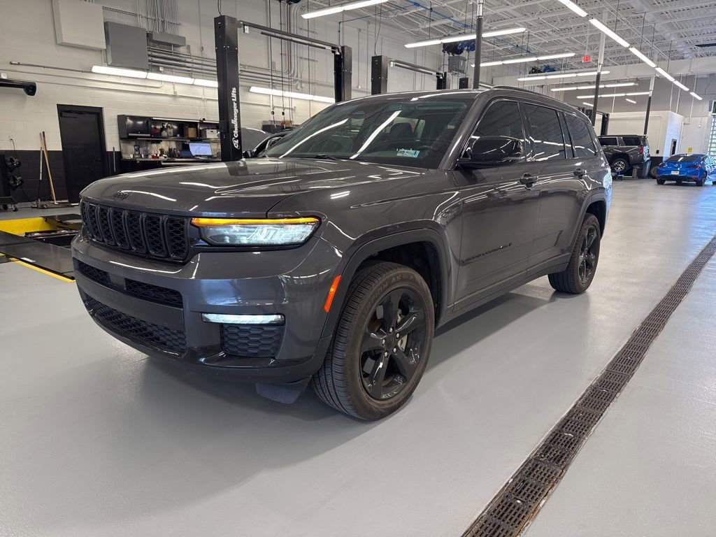 Used 2022 Jeep Grand Cherokee L Limited w/ Black Appearance Package AWD/4WD image 9
