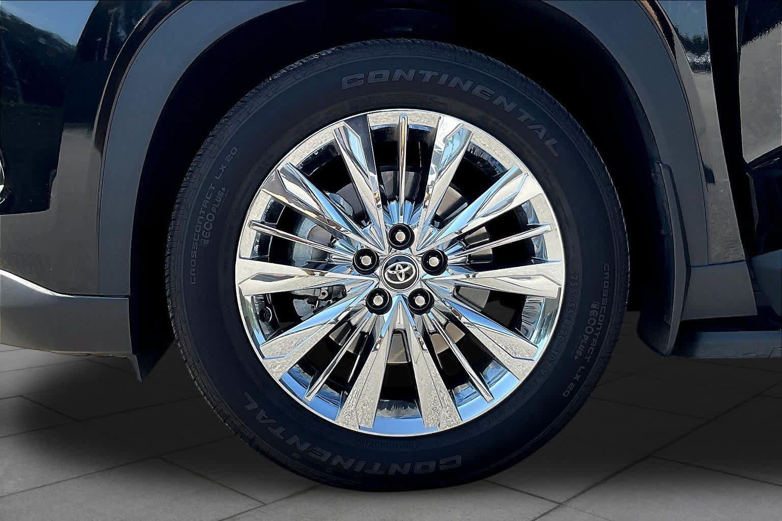 Used 2025 Toyota Grand Highlander AWD image 11