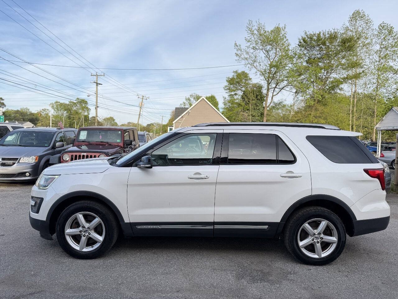 Used 2016 Ford Explorer XLT w/ Equipment Group 202A AWD/4WD image 5