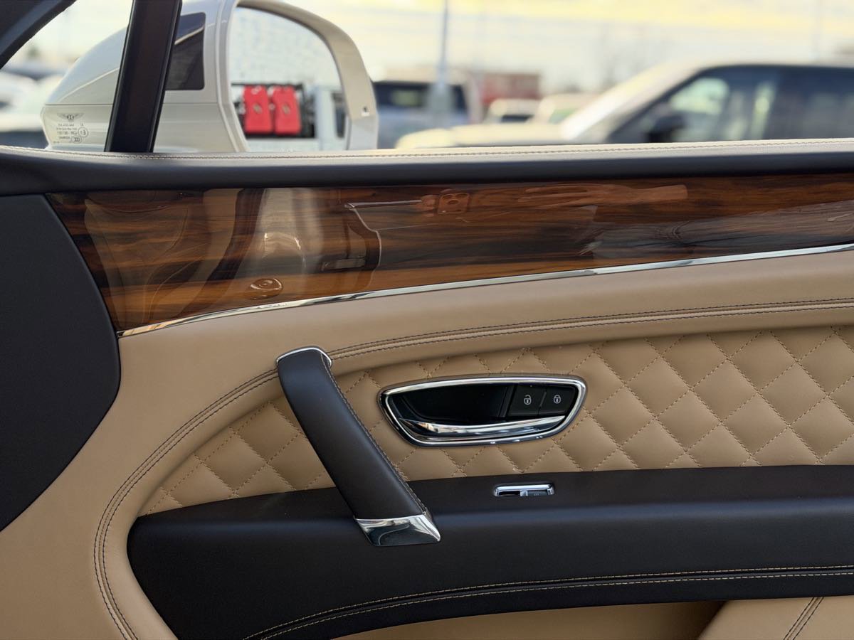 Used 2018 Bentley Bentayga image 29