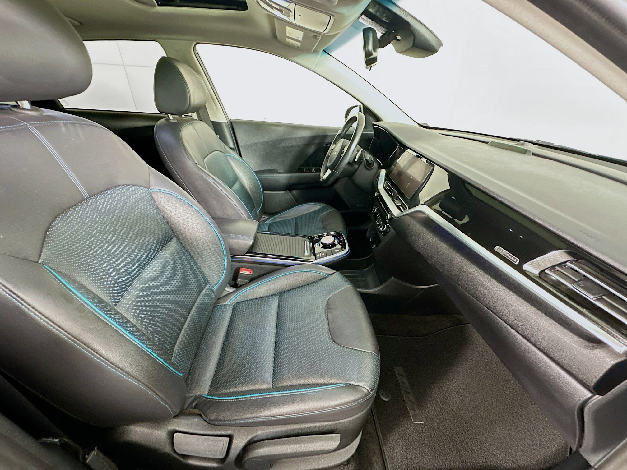 Used 2022 Kia Niro EX Premium image 31
