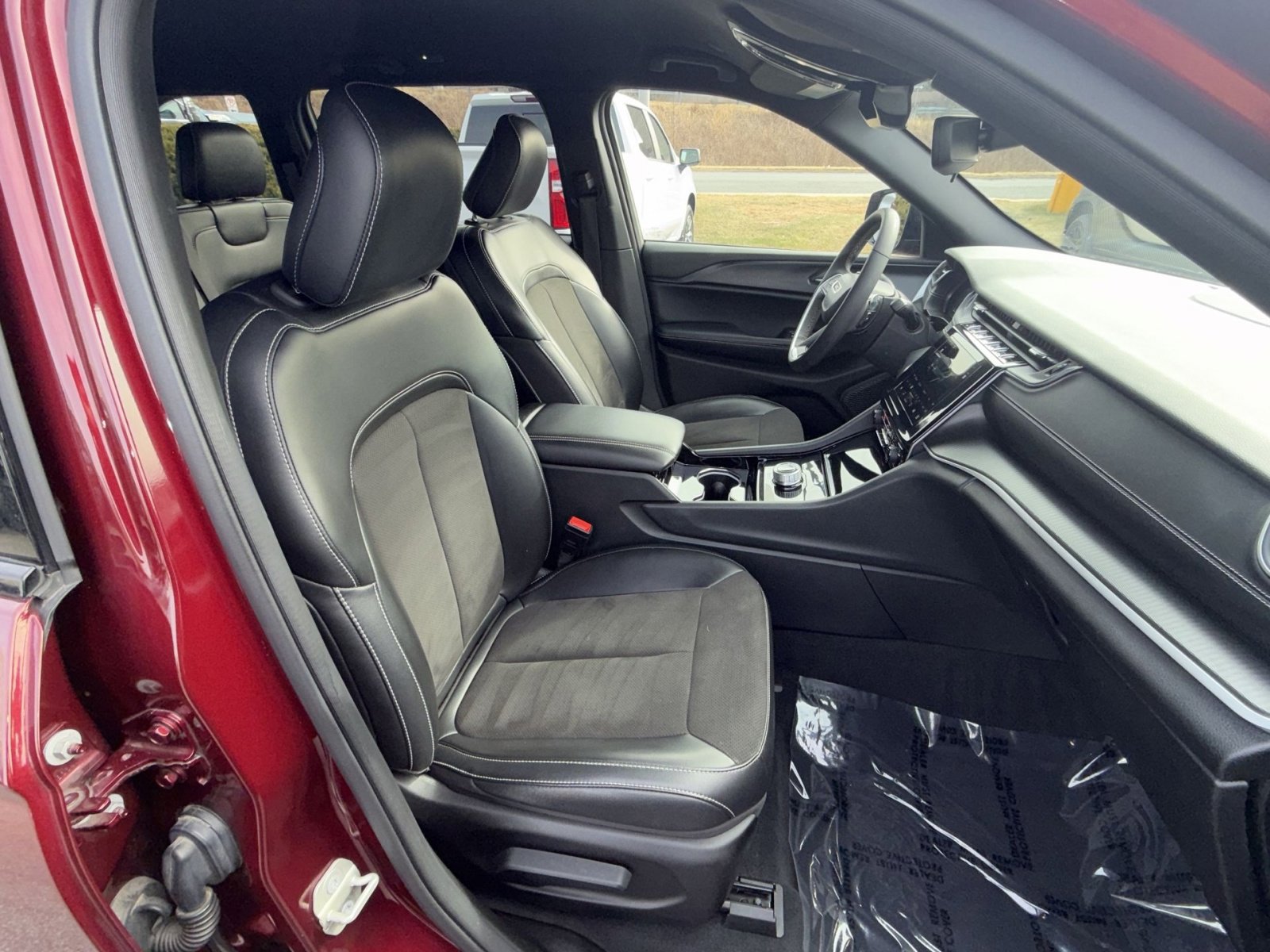 Used 2023 Jeep Grand Cherokee Altitude image 25