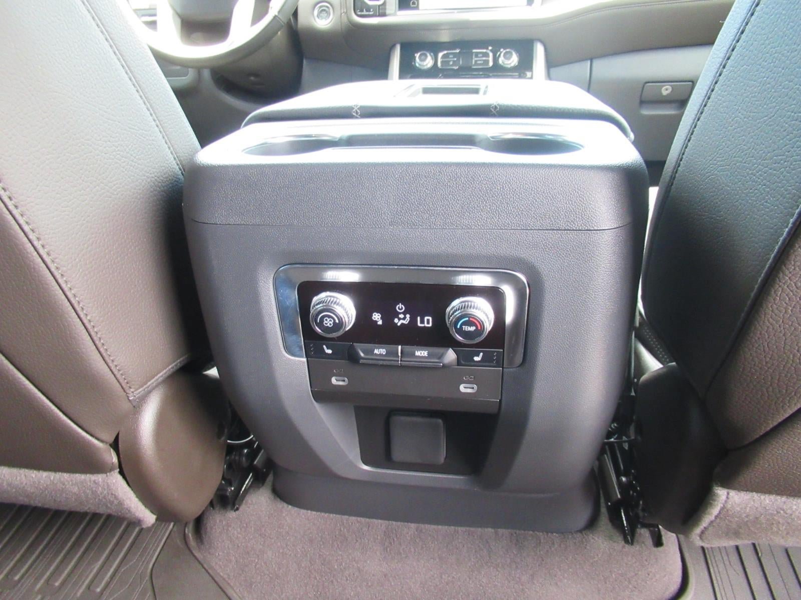 Used 2024 GMC Yukon XL Denali RWD image 33
