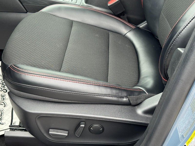 Used 2025 Ford Escape ST-Line FWD image 25