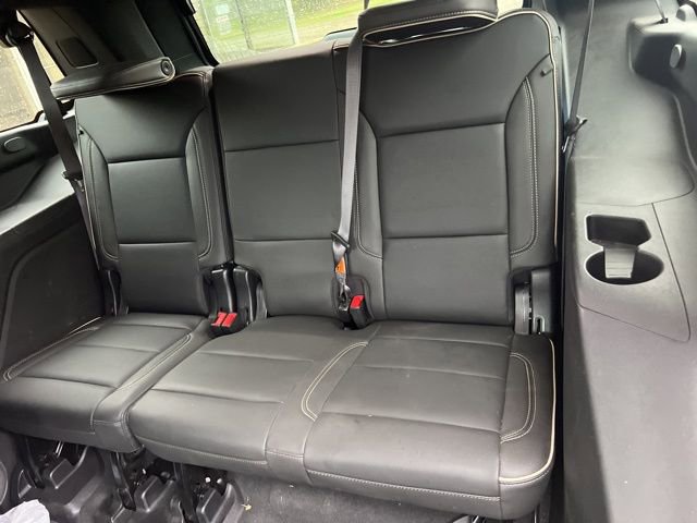 Used 2024 GMC Yukon SLT w/ SLT Luxury Package image 6