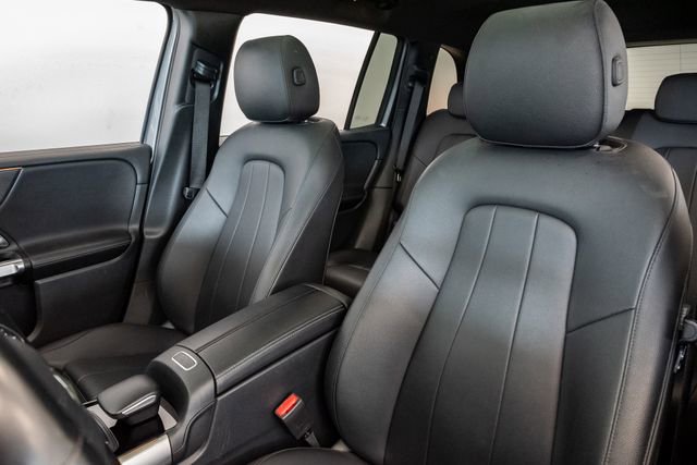 Used 2023 Mercedes-Benz GLB 250 4MATIC w/ Premium Package image 11