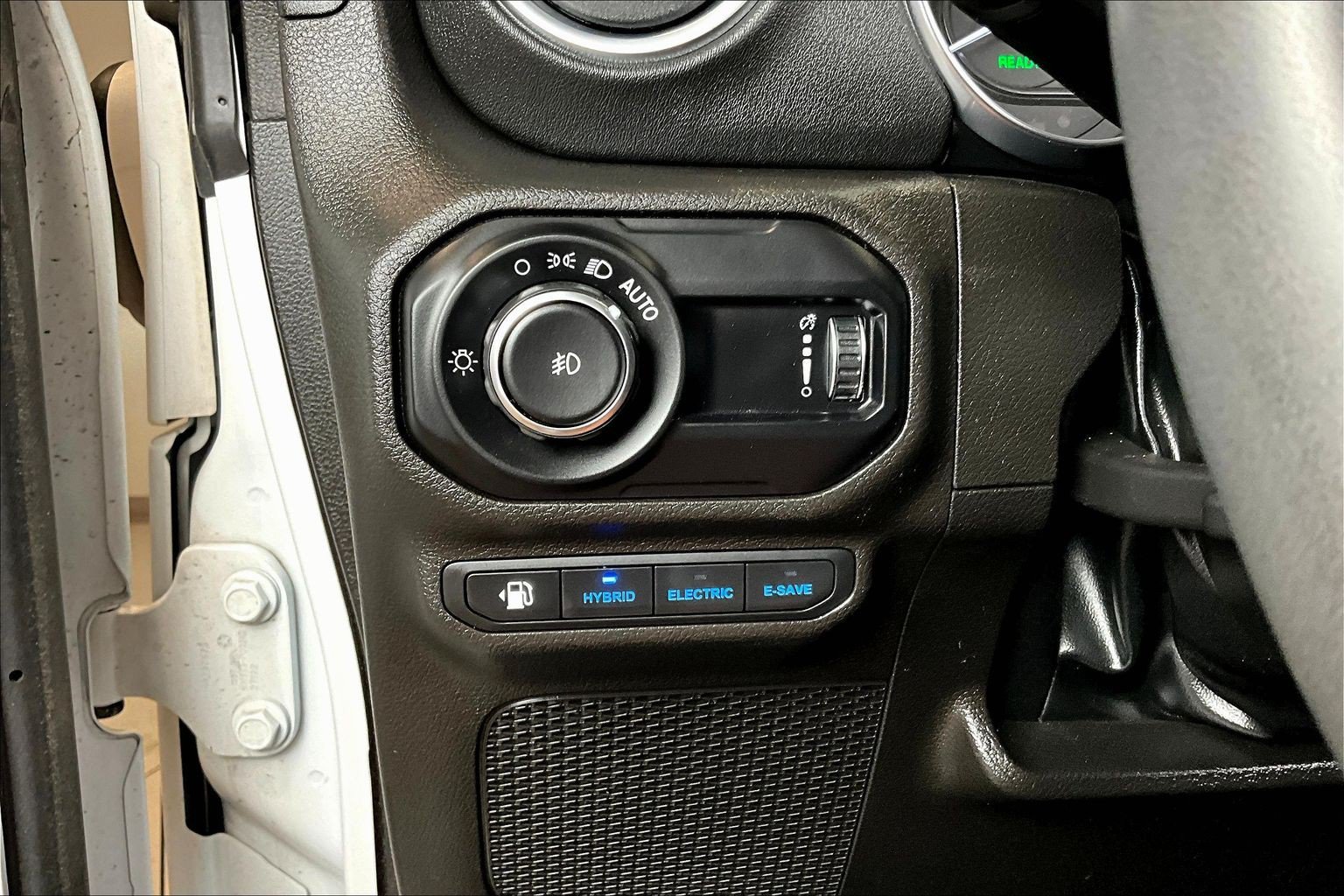Used 2023 Jeep Wrangler Unlimited Sahara w/ Cold Weather Group AWD/4WD image 17