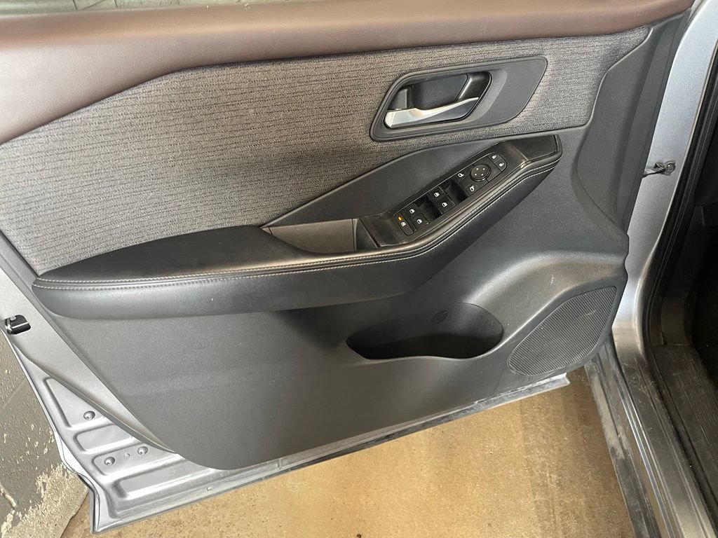 Used 2022 Nissan Rogue SV AWD/4WD image 9