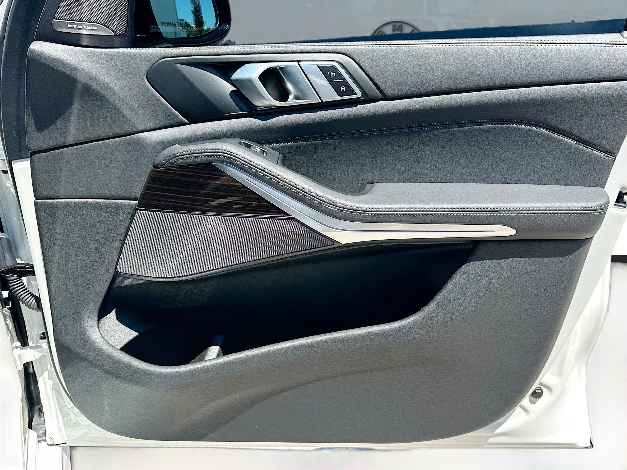 Used 2026 BMW X5 xDrive40i w/ Executive Package image 35