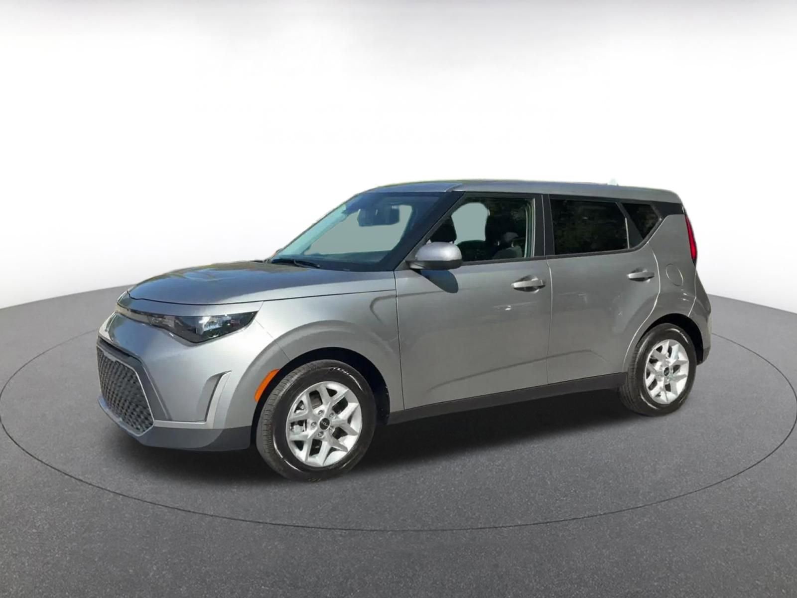 Used 2025 Kia Soul LX w/ LX Technology Package FWD image 9