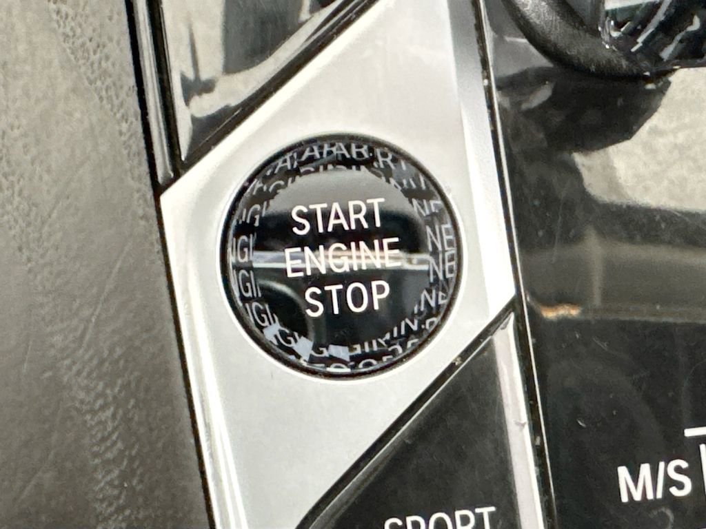 Used 2022 BMW X7 xDrive40i w/ Executive Package image 31