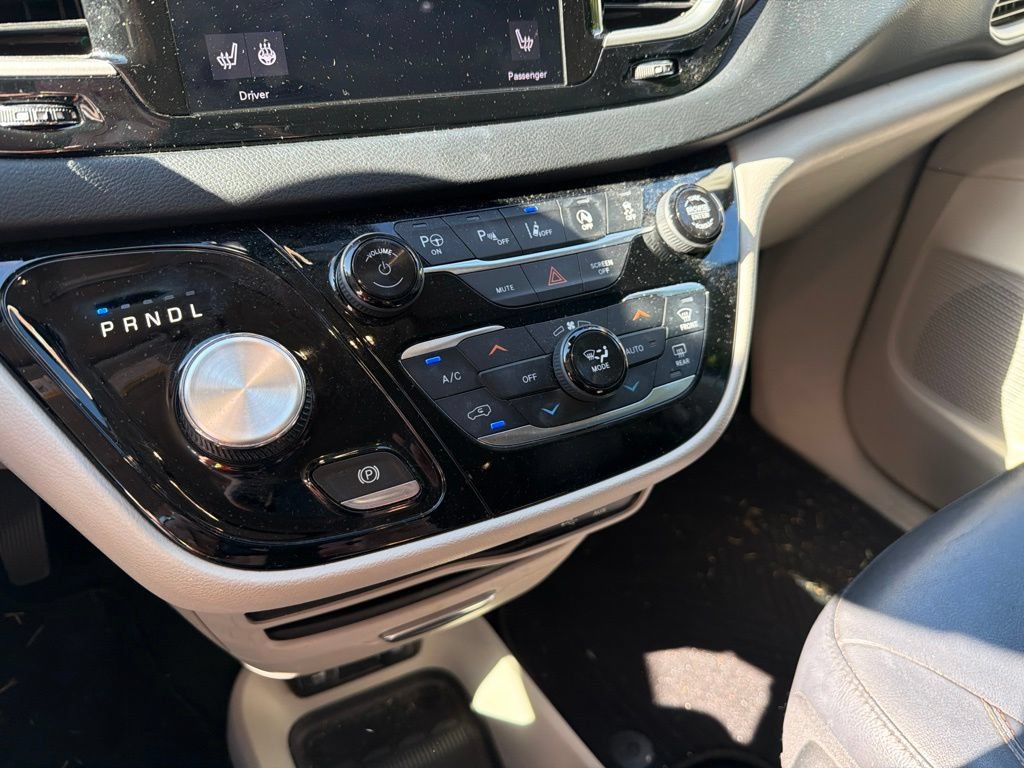 Used 2019 Chrysler Pacifica Touring-L w/ Advanced Safetytec Group FWD image 16