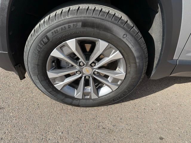 Used 2025 Chevrolet Equinox LT w/ Safety and Technology Package image 11