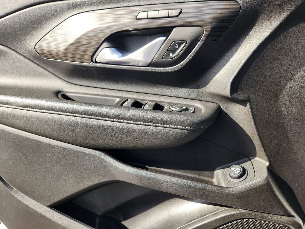 Used 2024 GMC Terrain SLT image 24