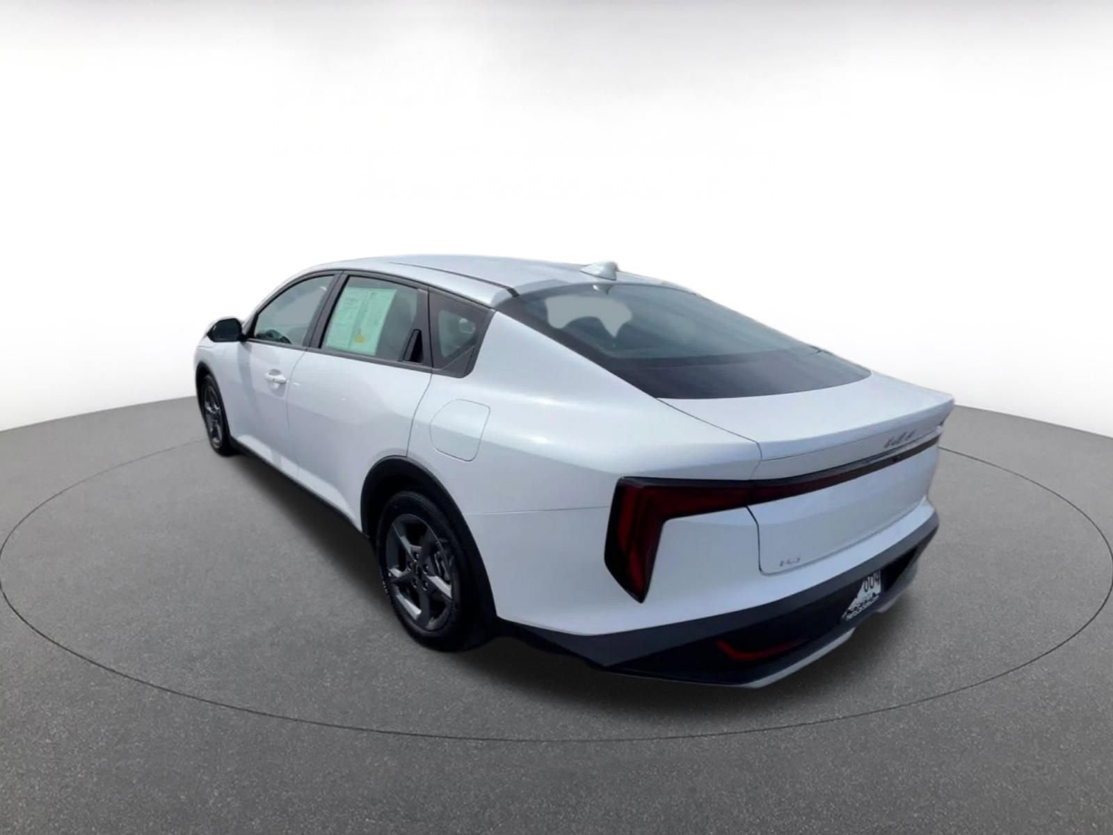 Used 2025 Kia K4 LXS image 11