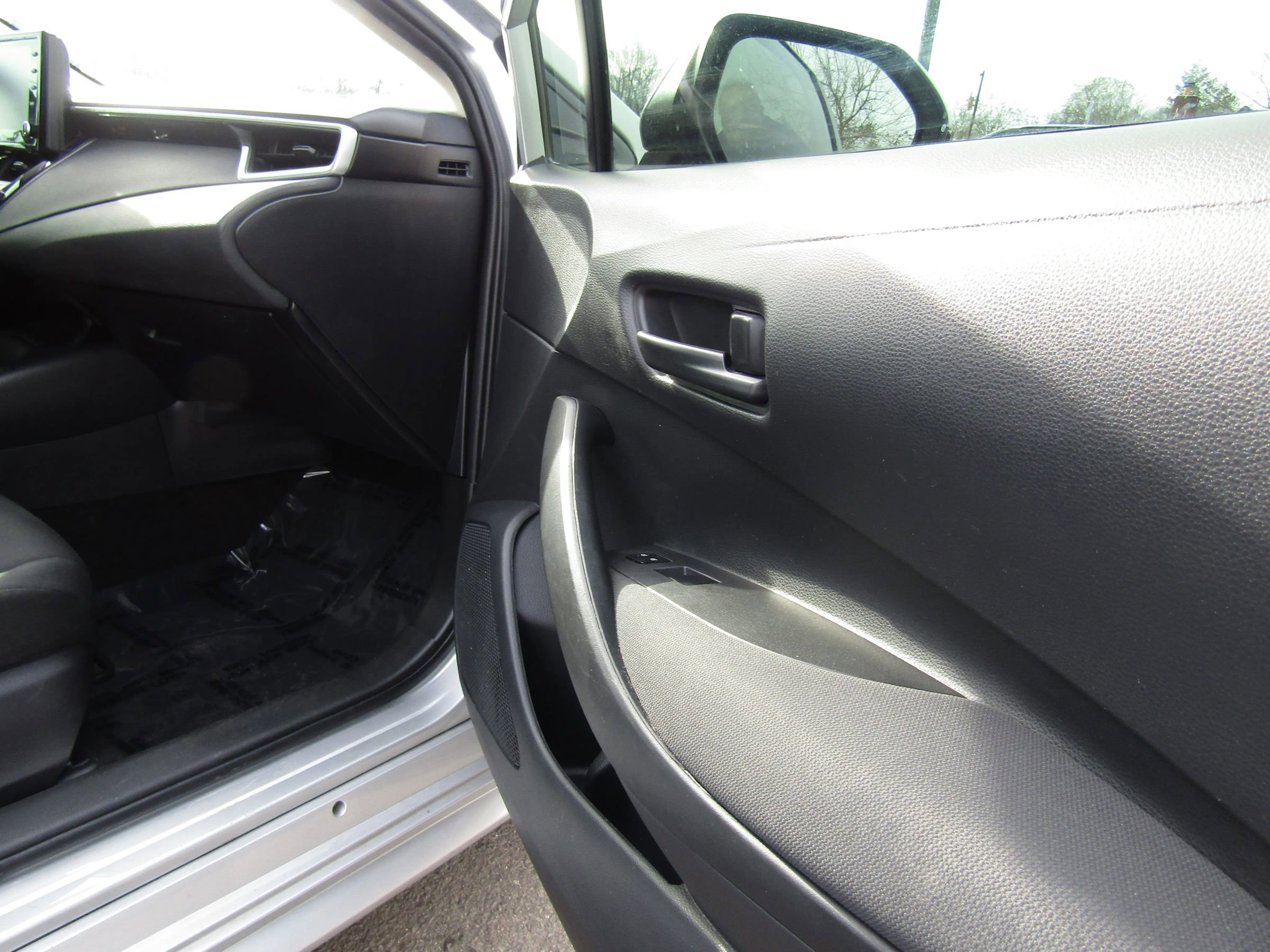 Used 2022 Toyota Corolla LE image 13