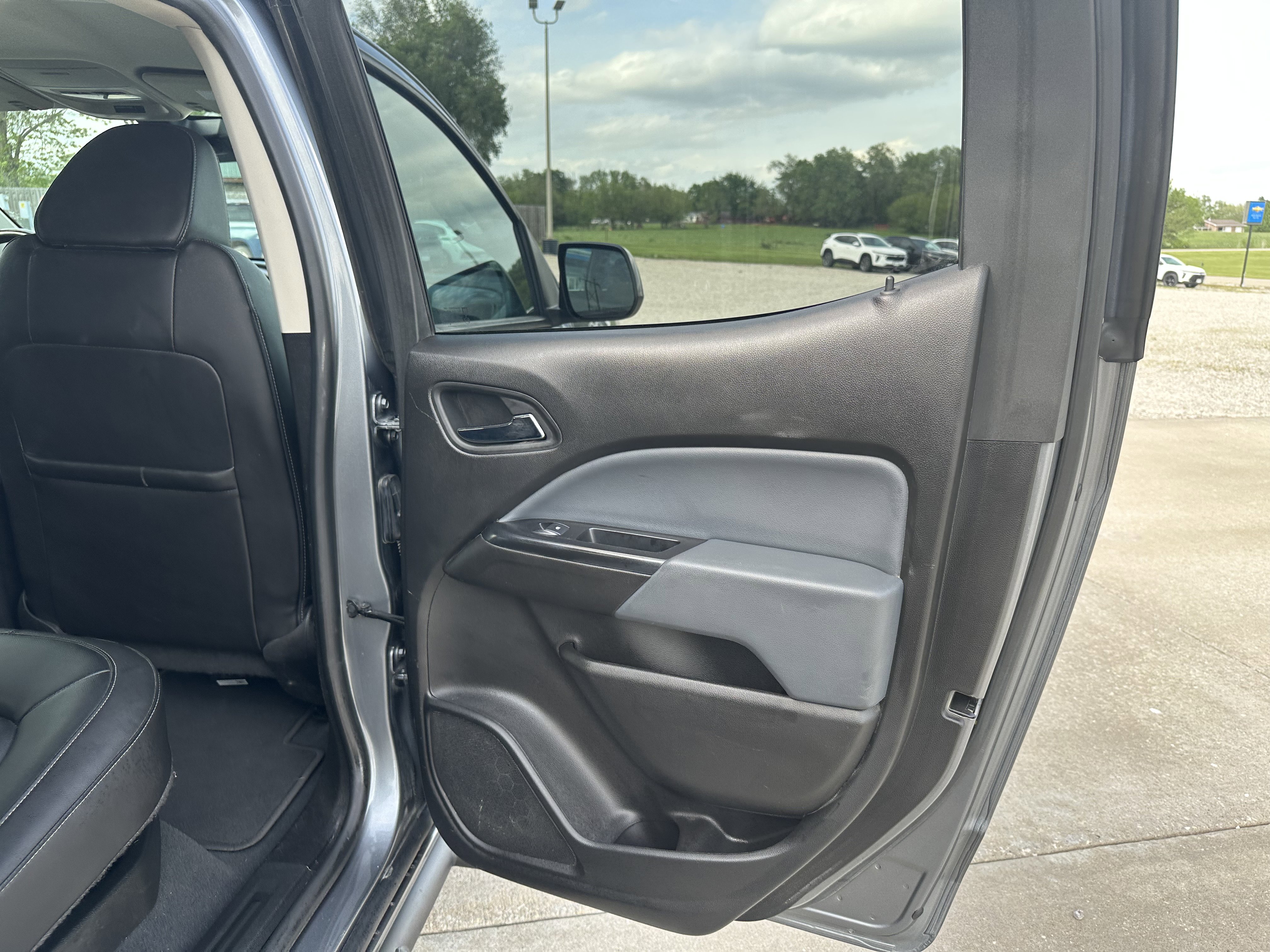 Used 2021 Chevrolet Colorado Z71 w/ Safety Package AWD/4WD image 44