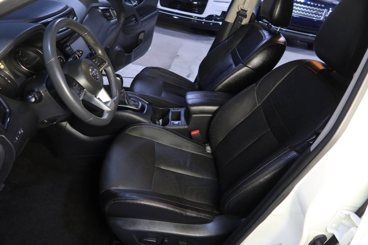 Used 2017 Nissan Rogue SL w/ SL Premium Package image 18