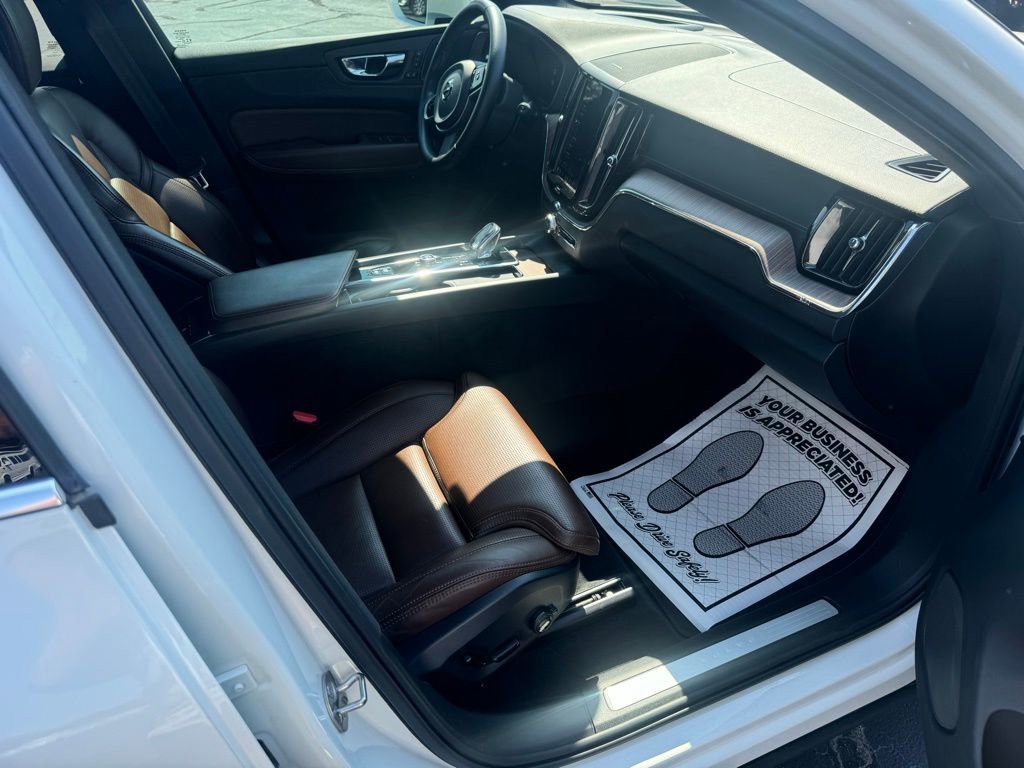 Used 2022 Volvo XC60 B6 Inscription w/ Advanced Package image 11