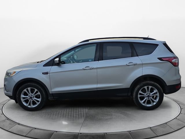 Used 2017 Ford Escape SE w/ Equipment Group 201A image 2