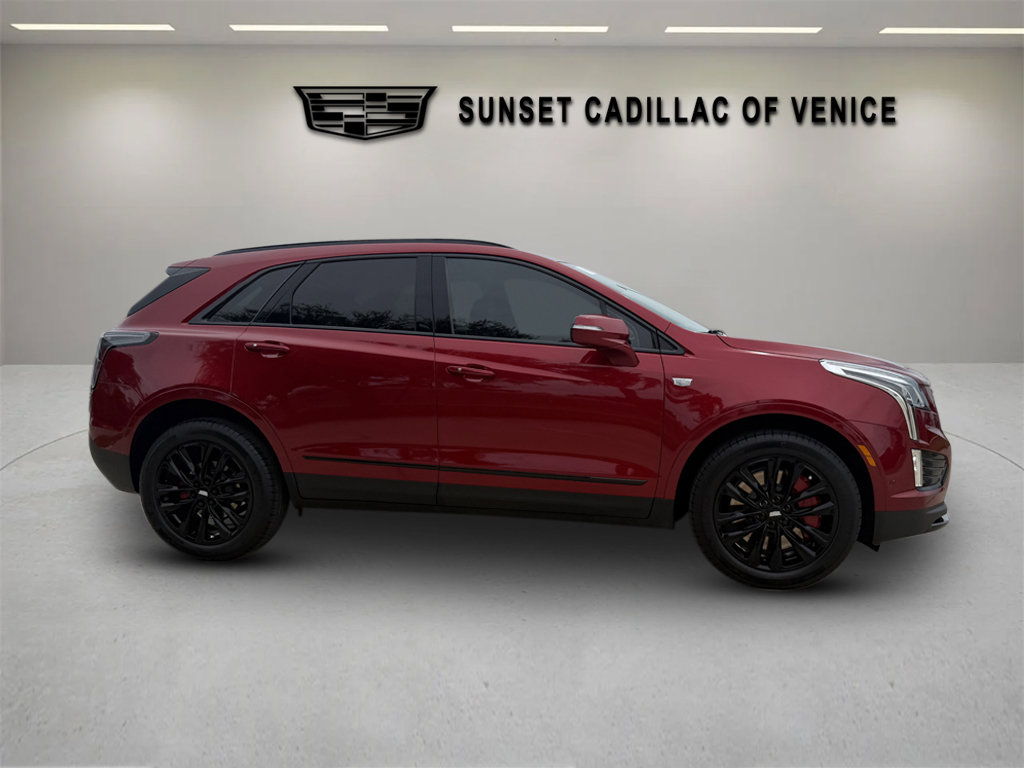 Certified 2022 Cadillac XT5 Sportv w/ LPO, ONYX Package AWD/4WD image 2