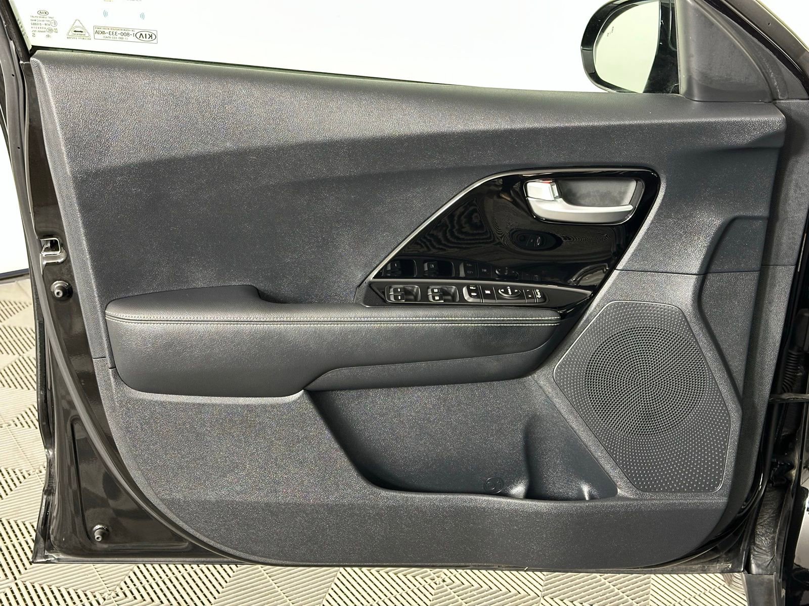 Used 2020 Kia Niro EX image 36