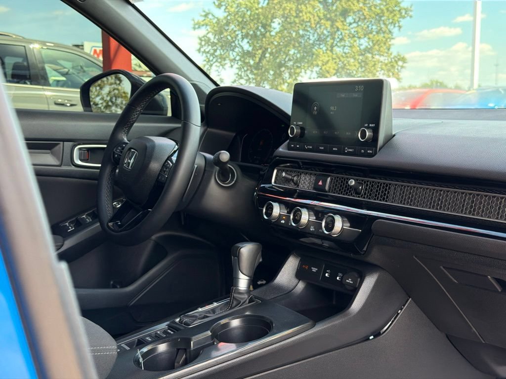 Used 2025 Honda Civic Sport image 31