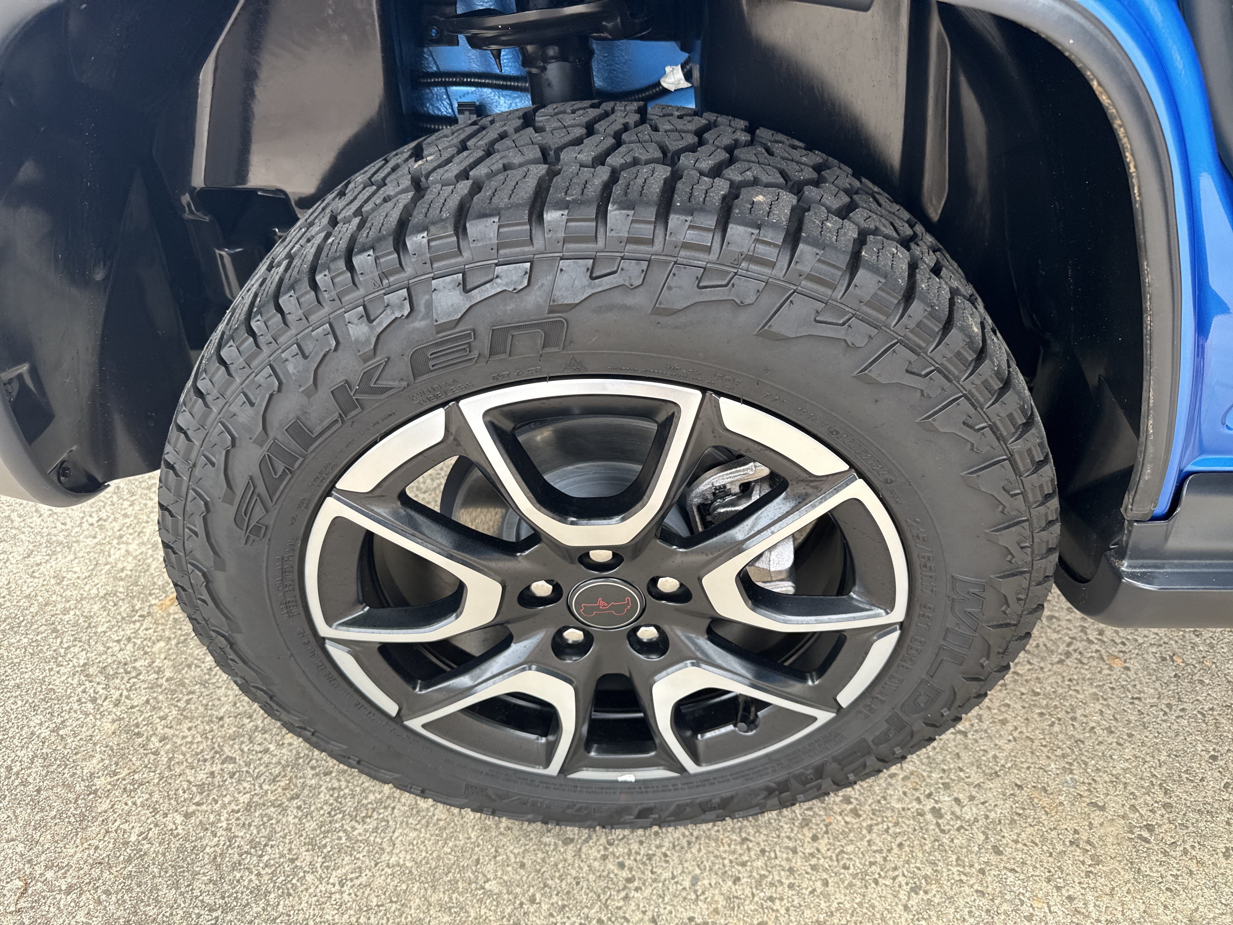 Used 2025 Jeep Compass Trailhawk AWD/4WD image 17