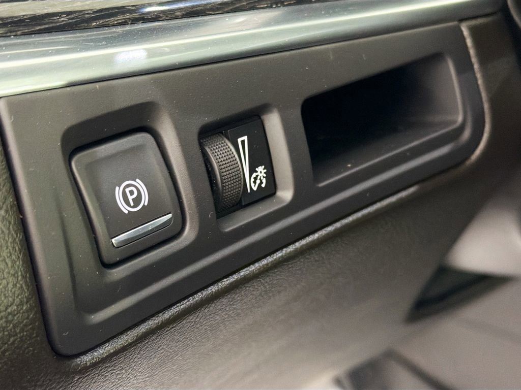 Used 2023 Cadillac XT5 Premium Luxury AWD/4WD image 10