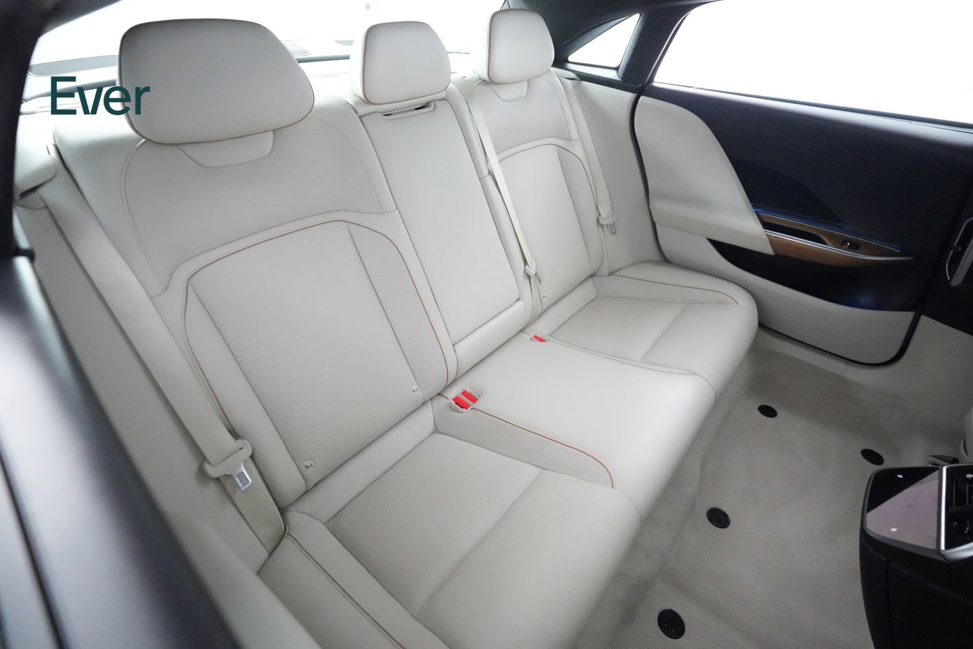 Used 2023 Lucid Air Touring image 5