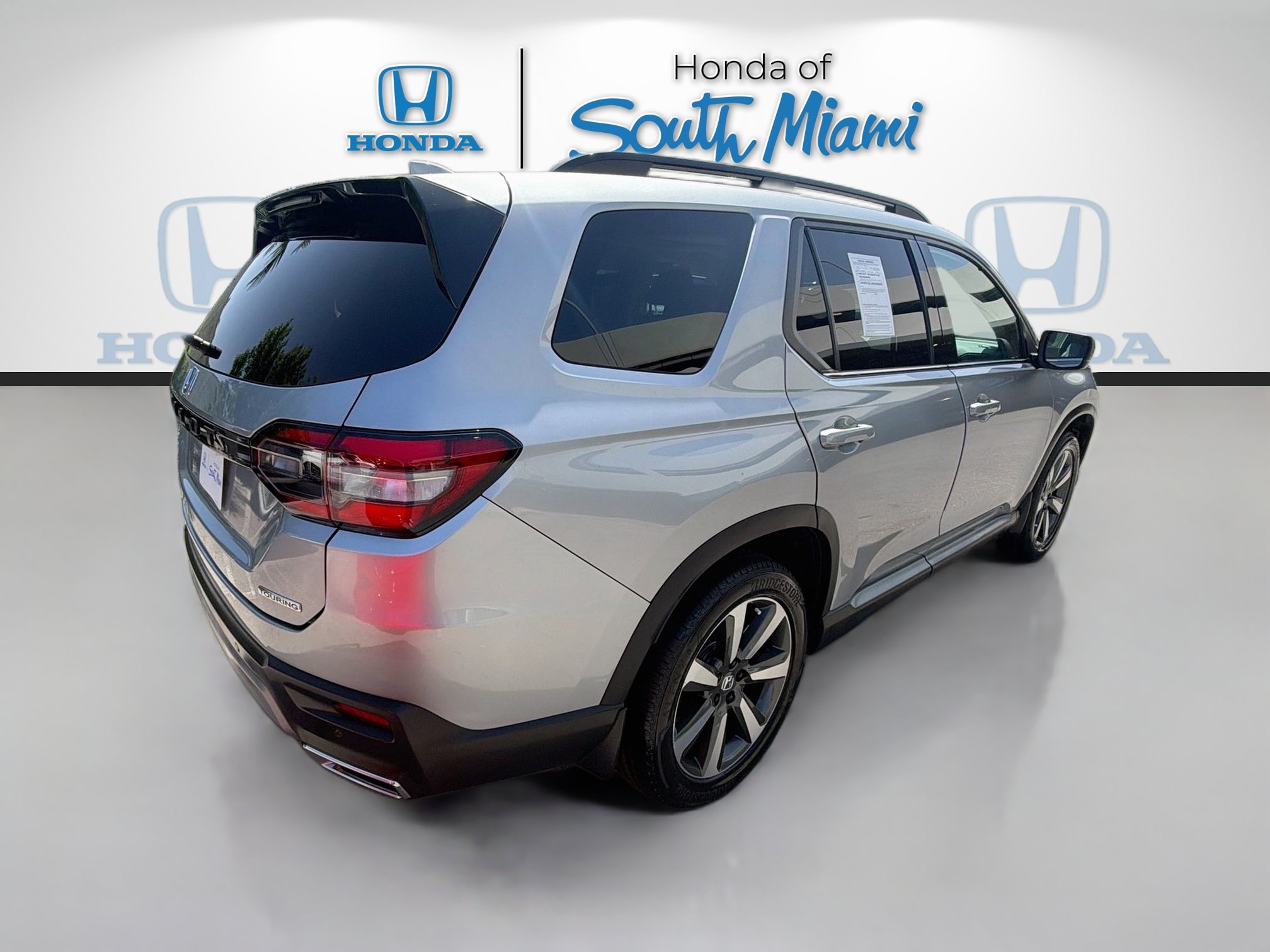Certified 2024 Honda Pilot Touring image 7