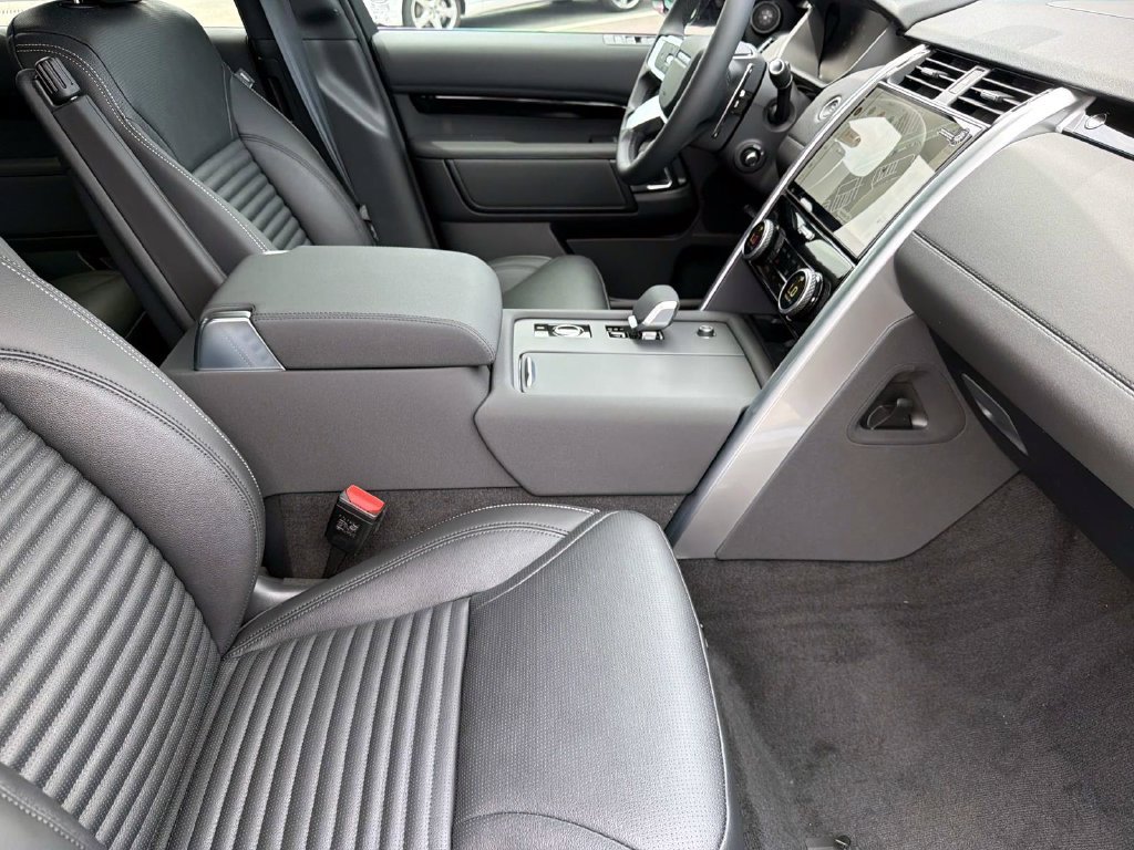 New 2026 Land Rover Discovery S AWD/4WD image 11