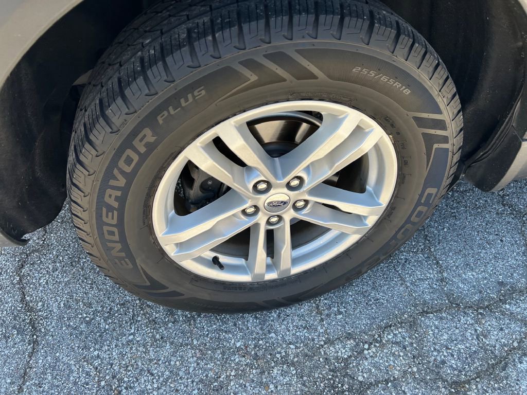 Used 2022 Ford Explorer XLT image 5