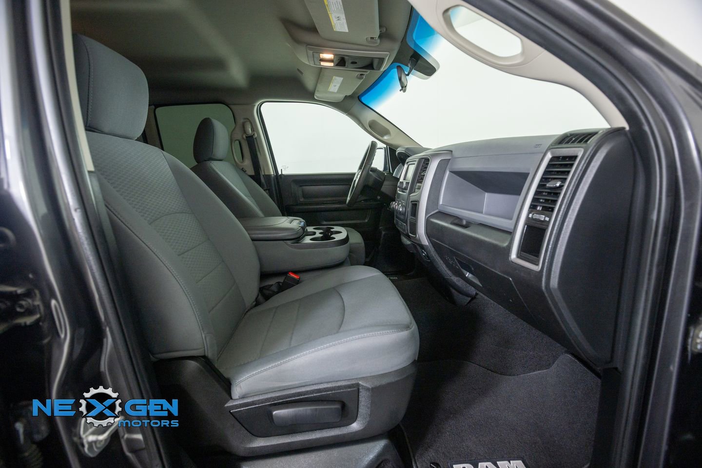 Used 2018 RAM 1500 Express w/ Express Value Package AWD/4WD image 39