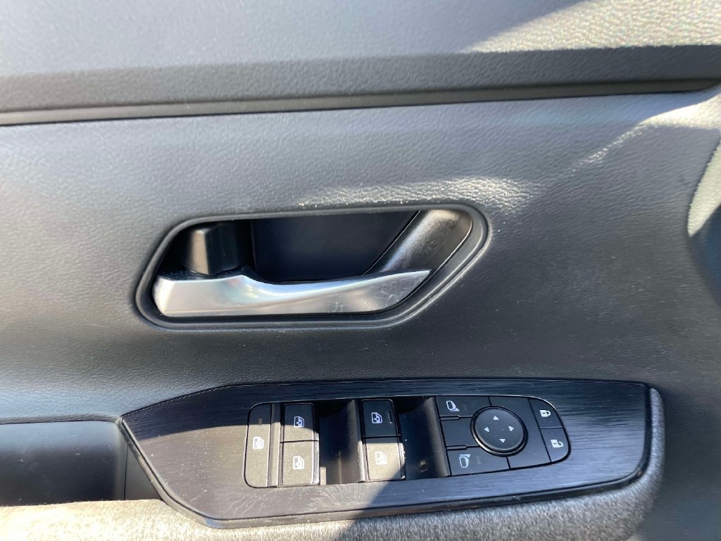 Used 2025 Nissan Kicks SV FWD image 19