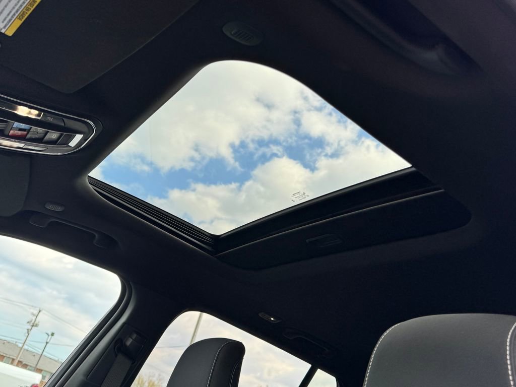 Used 2024 Jeep Grand Cherokee Laredo X w/ Luxury Tech Group I image 32