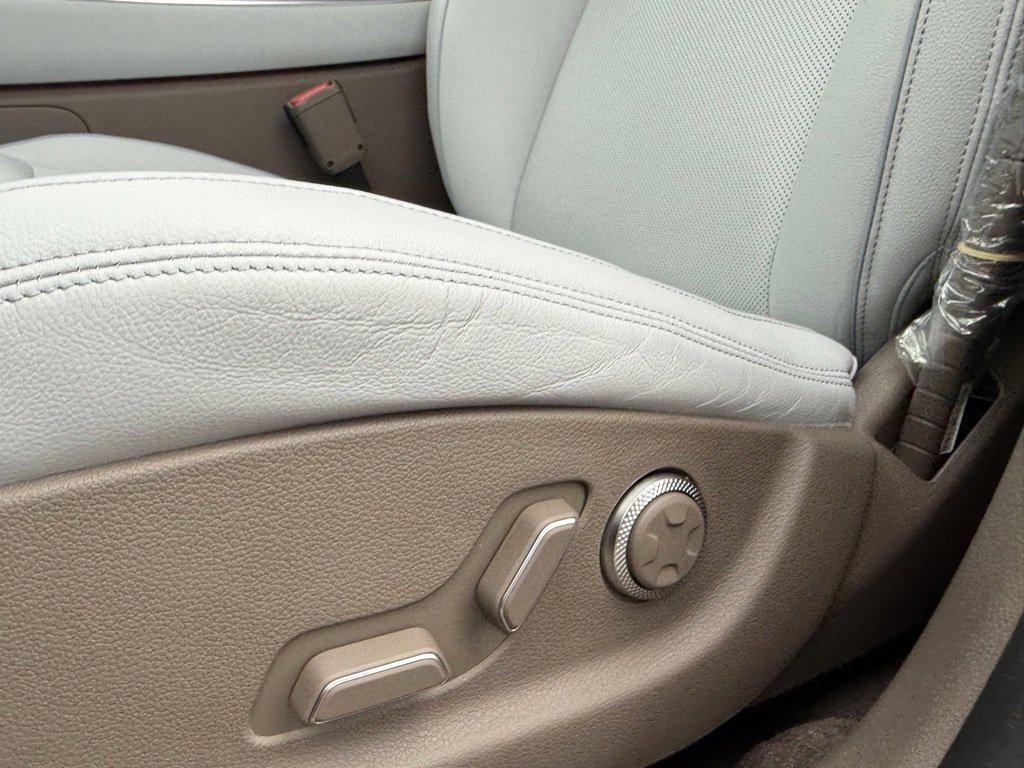 Used 2026 Genesis GV70 2.5T Advanced image 10